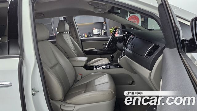 Kia Canival 2016 — photo 11