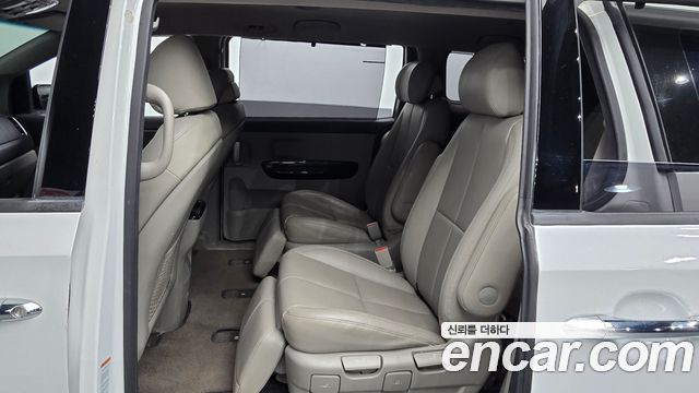 Kia Canival 2016 — photo 12