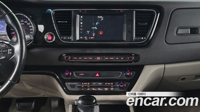 Kia Canival 2016 — photo 17