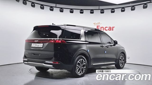 Kia Canival 2023 — photo 2