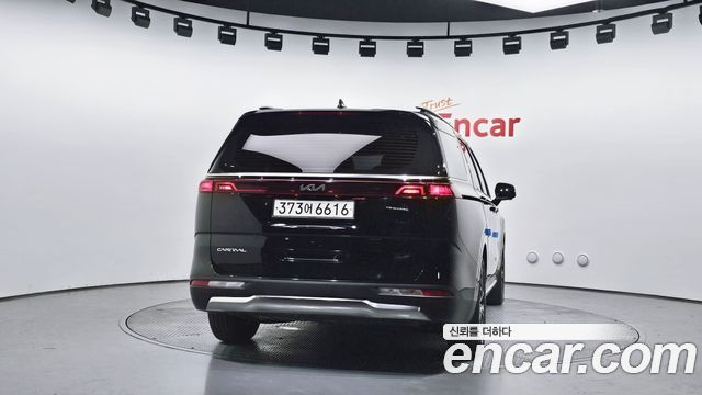 Kia Canival 2023 — photo 4