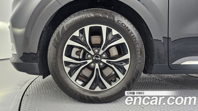 Kia Canival 2023 — photo 5