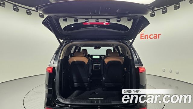 Kia Canival 2023 — photo 17