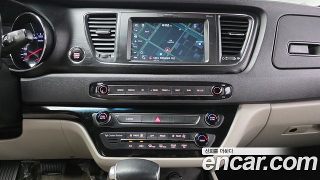 Kia Canival 2020 — photo 19