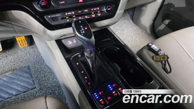 Kia Canival 2018 — photo 9