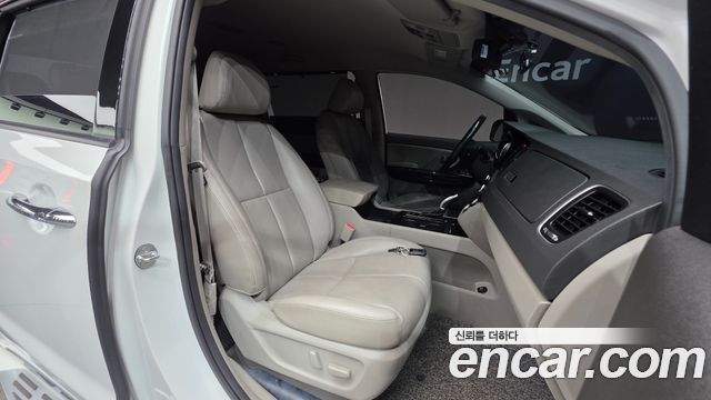 Kia Canival 2018 — photo 10