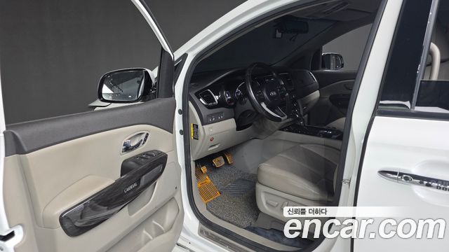 Kia Canival 2018 — photo 11