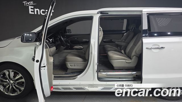 Kia Canival 2018 — photo 17
