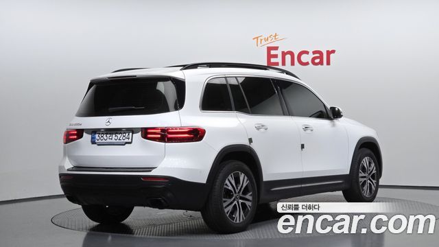 Mercedes-Benz GLB-Class 2024 — photo 2