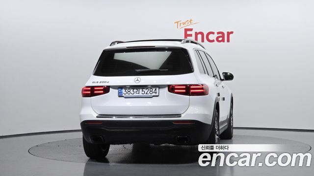 Mercedes-Benz GLB-Class 2024 — photo 4