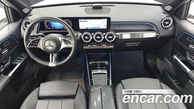 Mercedes-Benz GLB-Class 2024 — photo 10