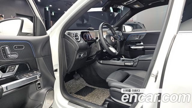 Mercedes-Benz GLB-Class 2024 — photo 13