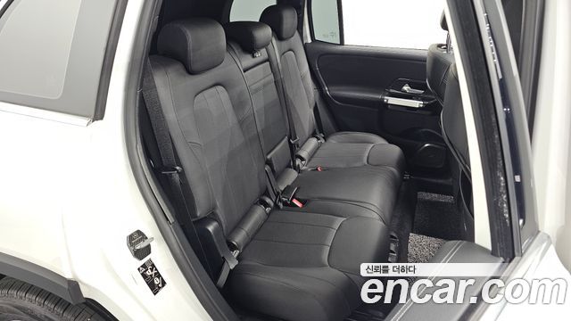 Mercedes-Benz GLB-Class 2024 — photo 17