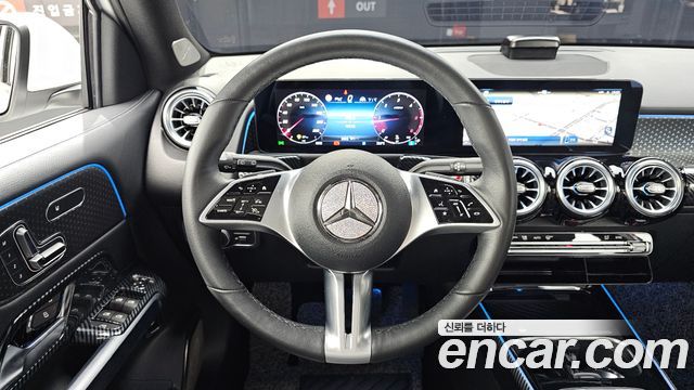 Mercedes-Benz GLB-Class 2024 — photo 19