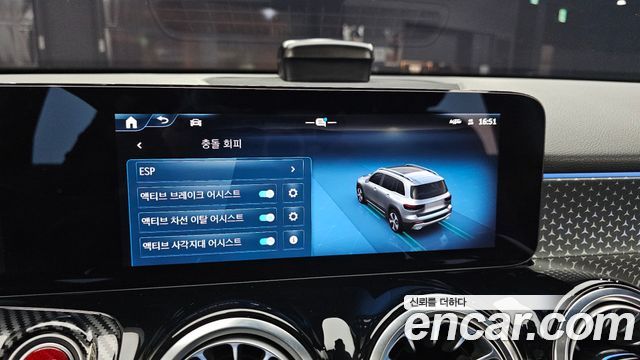 Mercedes-Benz GLB-Class 2024 — photo 23