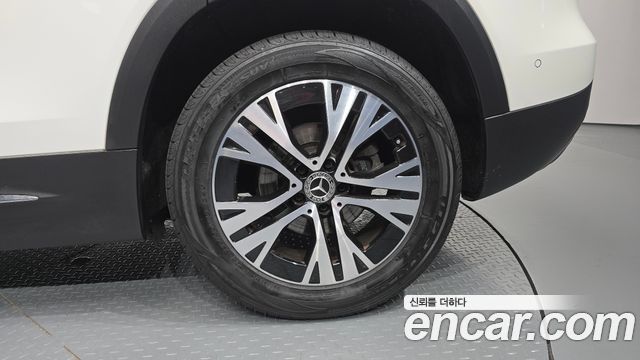 Mercedes-Benz GLB-Class 2024 — photo 7