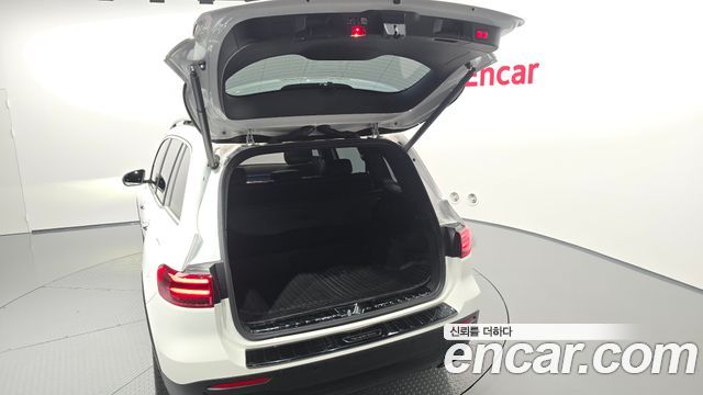 Mercedes-Benz GLB-Class 2024 — photo 32