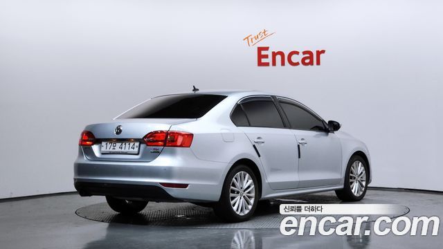 Volkswagen Jetta 2012 — photo 2
