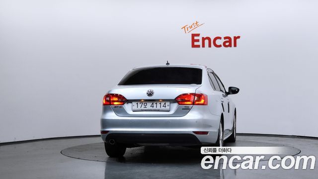 Volkswagen Jetta 2012 — photo 4