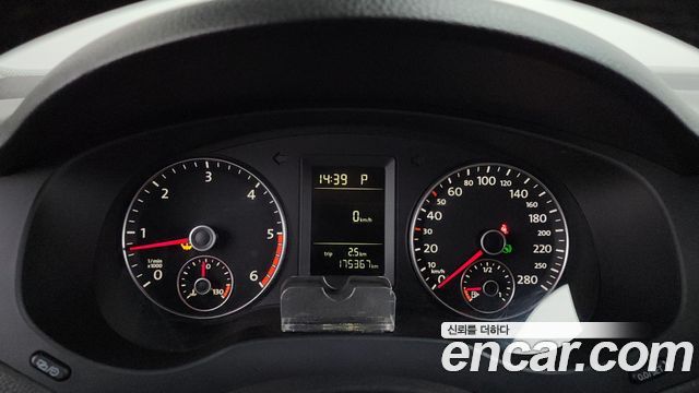 Volkswagen Jetta 2012 — photo 8