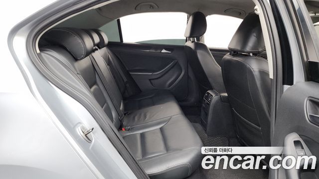 Volkswagen Jetta 2012 — photo 11
