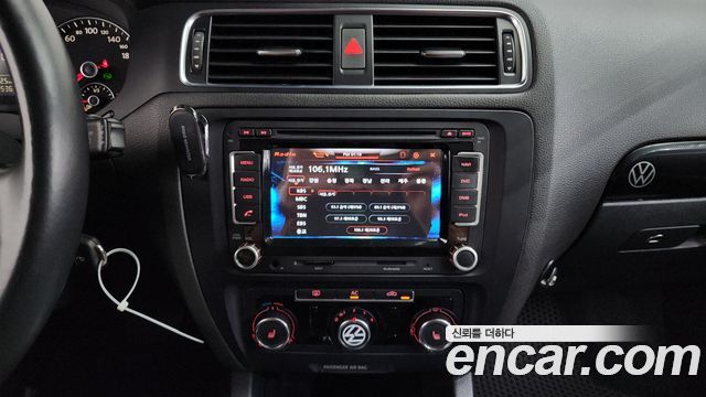 Volkswagen Jetta 2012 — photo 12