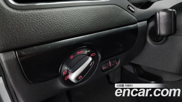 Volkswagen Jetta 2012 — photo 18