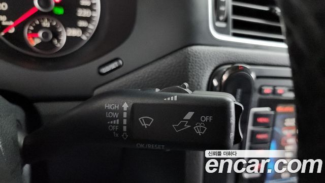 Volkswagen Jetta 2012 — photo 19