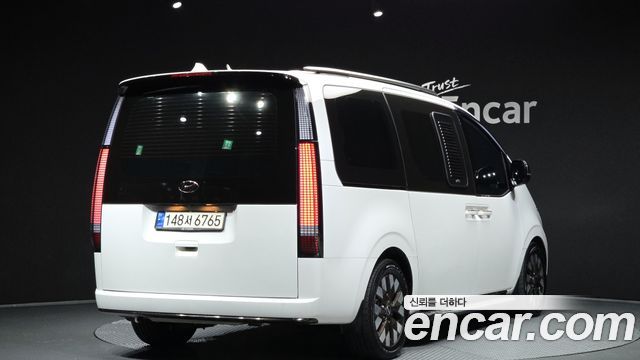 Hyundai Staria 2022 — photo 2