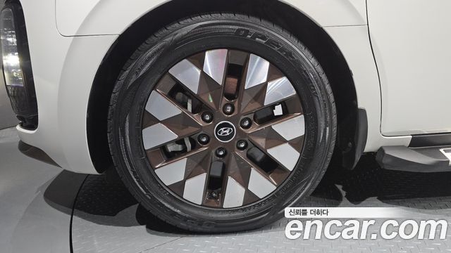 Hyundai Staria 2022 — photo 5