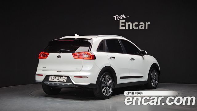 Kia Niro 2018 — photo 2