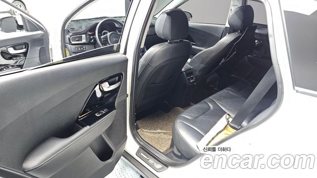 Kia Niro 2018 — photo 17