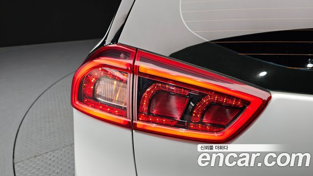 Kia Niro 2018 — photo 9