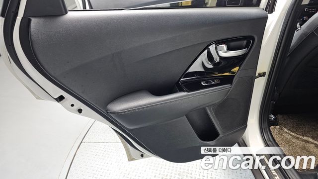 Kia Niro 2018 — photo 15