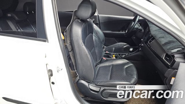 Kia Niro 2018 — photo 16