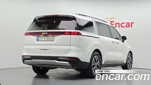 Kia Canival 2023 — photo 2