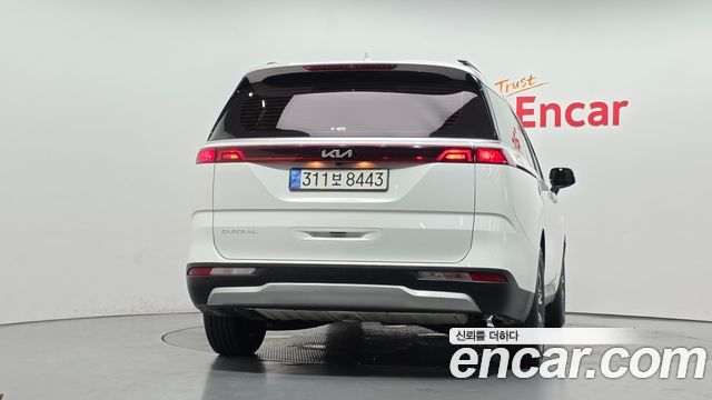 Kia Canival 2023 — photo 4
