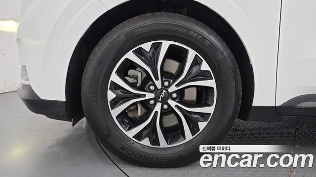 Kia Canival 2023 — photo 5