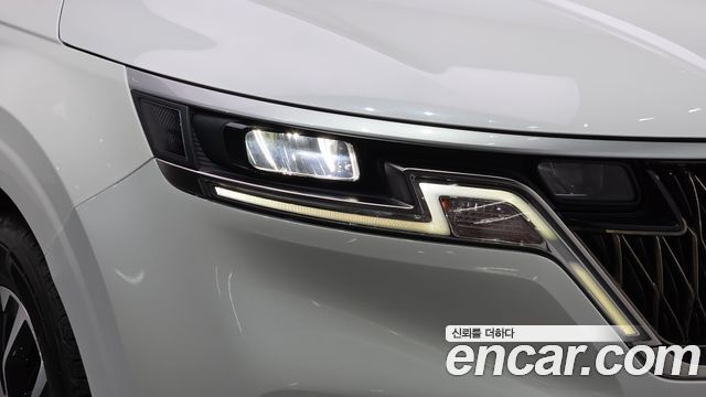 Kia Canival 2023 — photo 8
