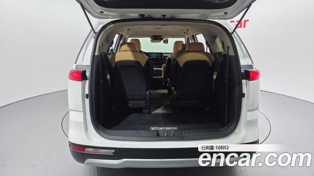 Kia Canival 2023 — photo 32
