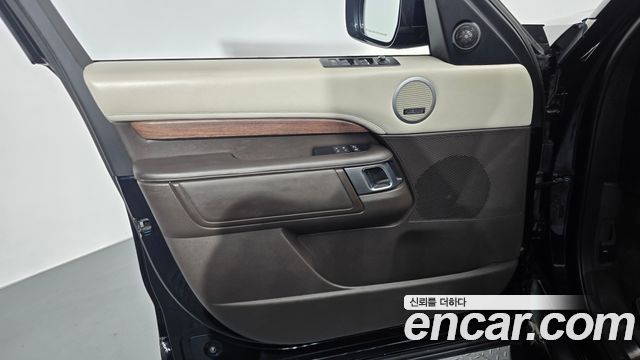 Land Rover Discovery 2020 — photo 14