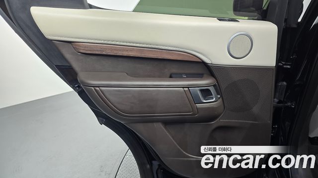 Land Rover Discovery 2020 — photo 15