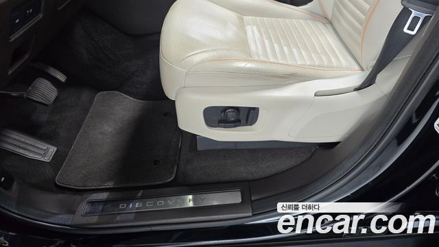 Land Rover Discovery 2020 — photo 32