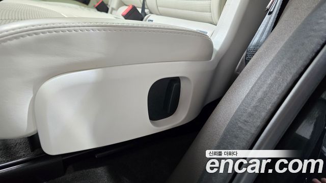 Land Rover Discovery 2020 — photo 36