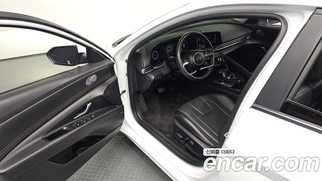 Hyundai AVANTE 2023 — photo 17