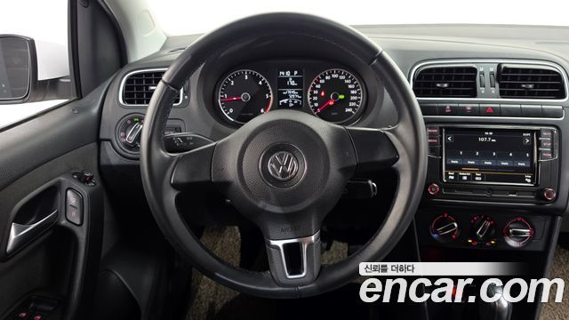 Volkswagen Polo 2014 — photo 13