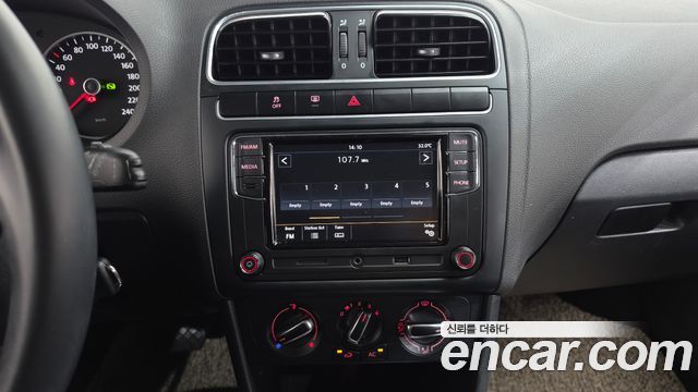 Volkswagen Polo 2014 — photo 15