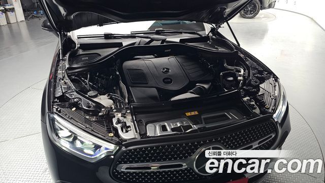 Mercedes-Benz GLC-Class 2026 — photo 6