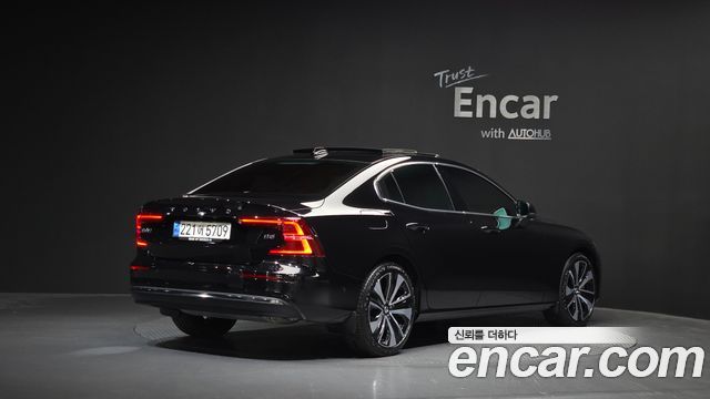 Volvo S60 2023 — photo 2