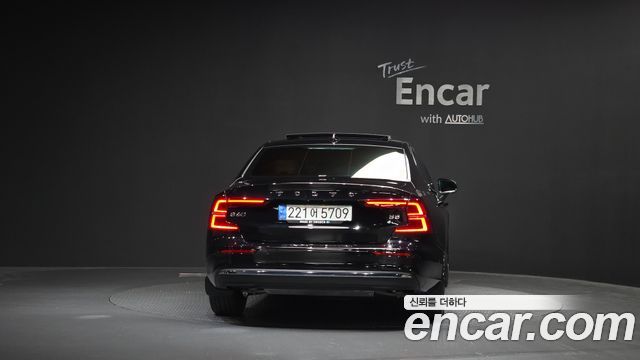 Volvo S60 2023 — photo 4